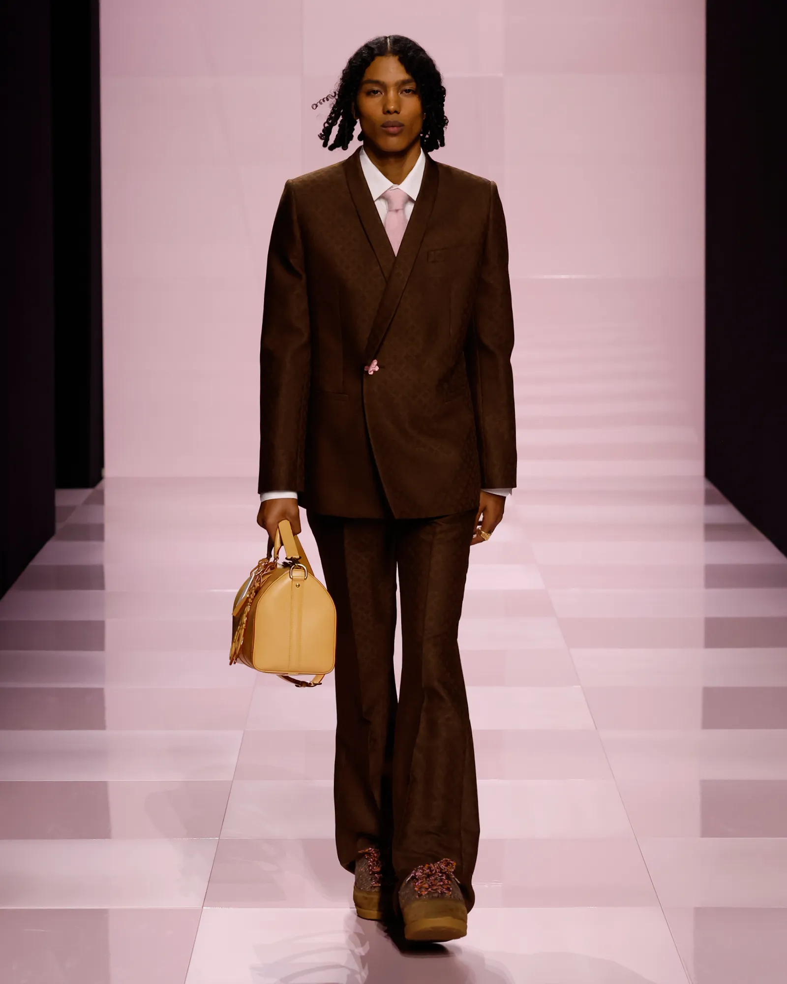 LOUIS VUITTON フェーヴ　2025 ヴィヴィエンヌ ペンダント ヴィヴィエンヌ オックス（18Kスリーゴールド